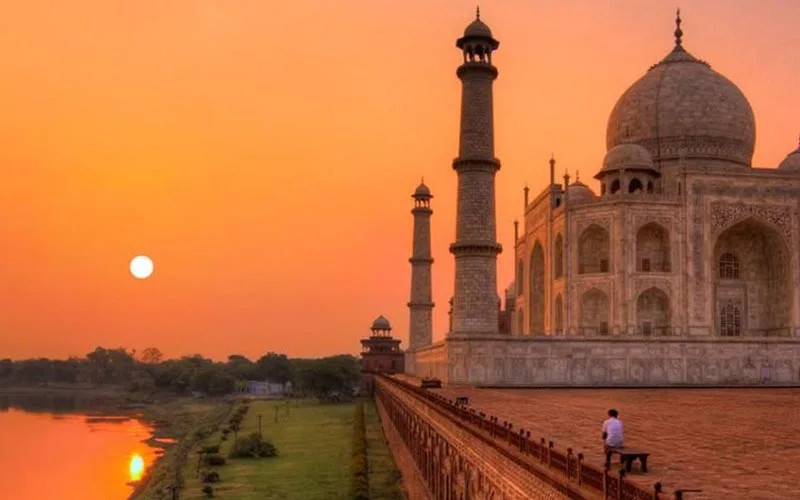 Taj Mahal Sunrise Tour from Delhi